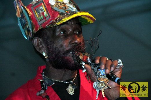 Lee Scratch Perry (Jam) with The Caroloregians 16. This Is Ska Festival - Wasserburg, Rosslau 23. Juni 2012 (33).JPG